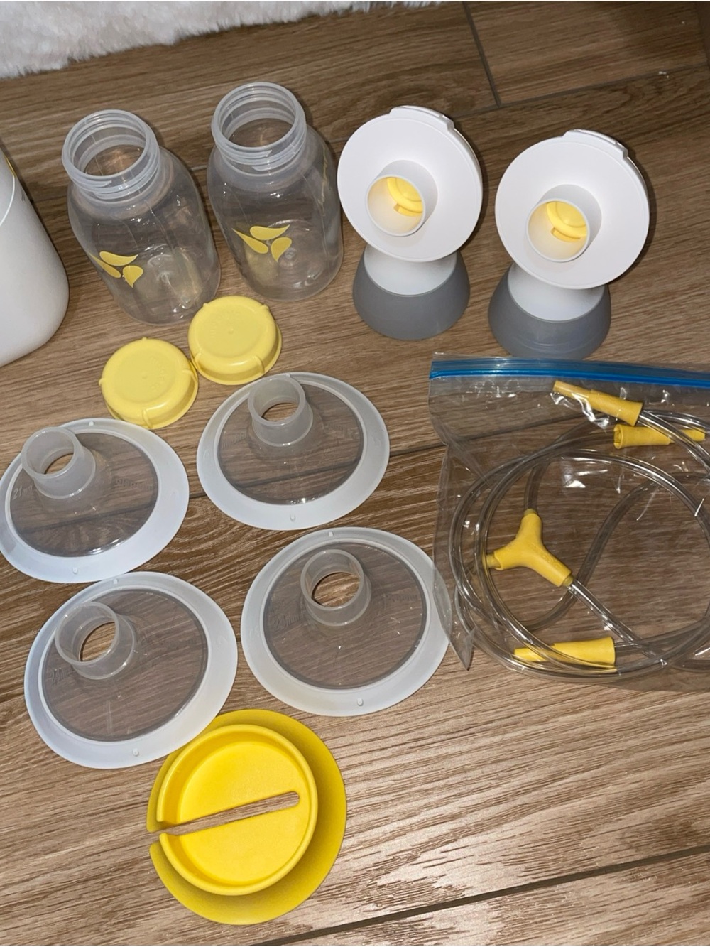 Medela Pump In Style MaxFlow - Picture 2 of 5